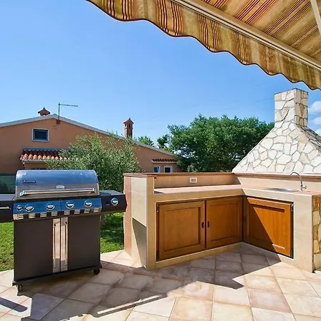 Maggie Villa