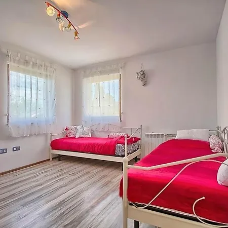 Maggie Villa Sisan